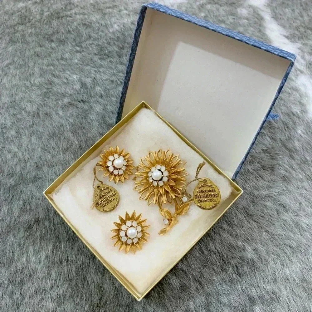 NWT Vintage Genuine Swarovski Crystal Jewelry Set - Picture 2 of 12